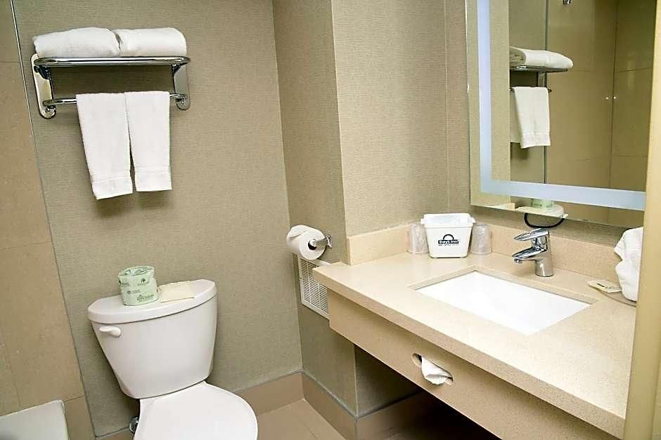 Days By Wyndham Hotel Ottawa