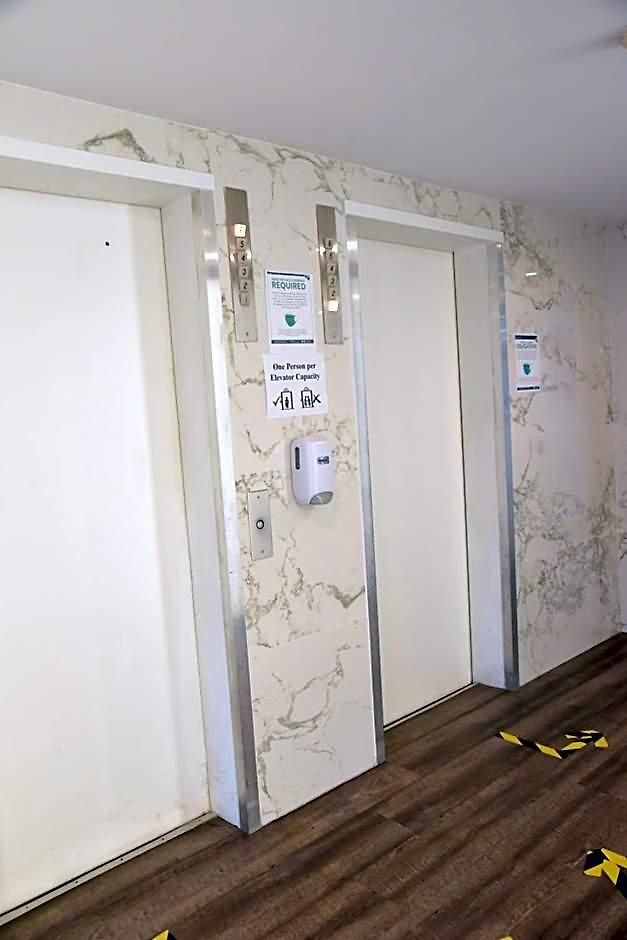 Days By Wyndham West Ottawa