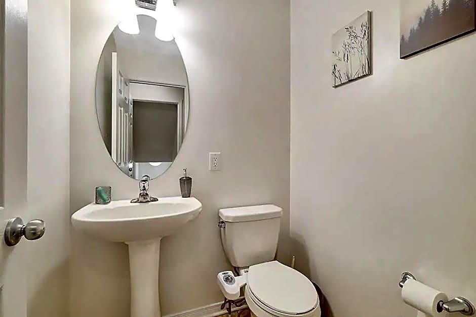 Holiday home Modern Townhome Near Attractions