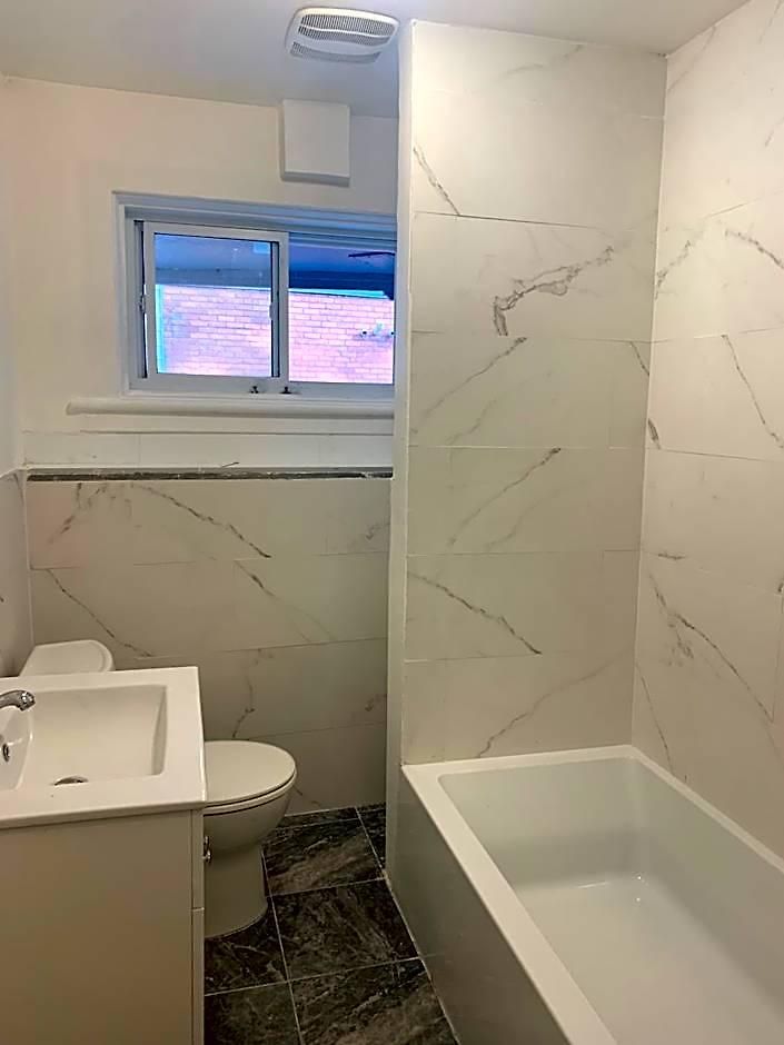 Uottawa Private Meters Away From Parliament Hill *