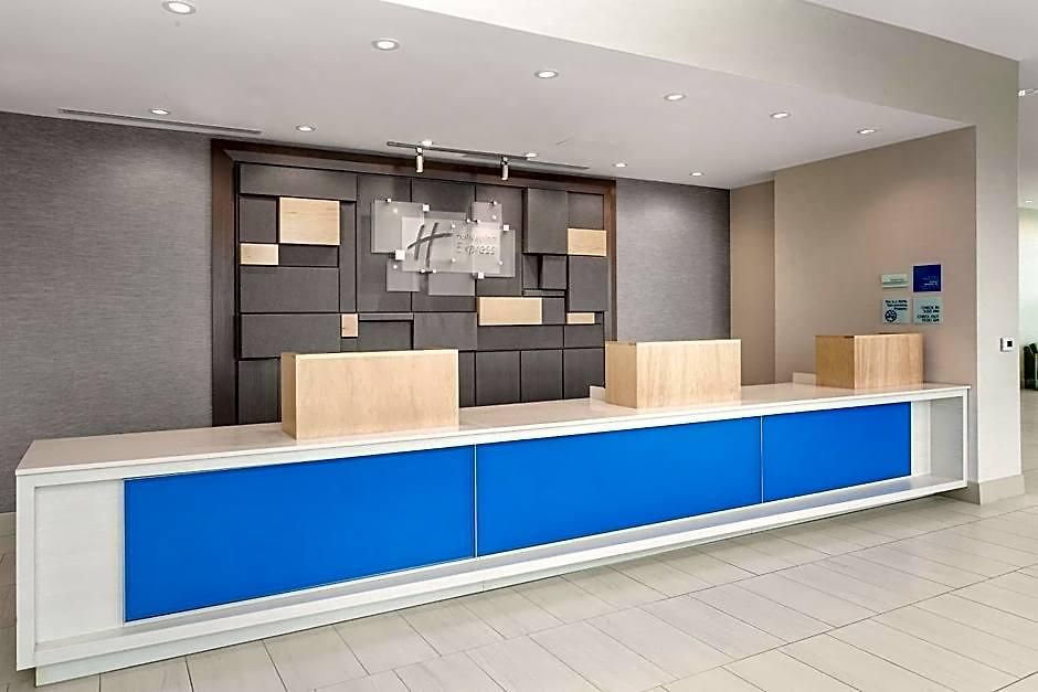 Express & Downtown East By Ihg Hotel 3*