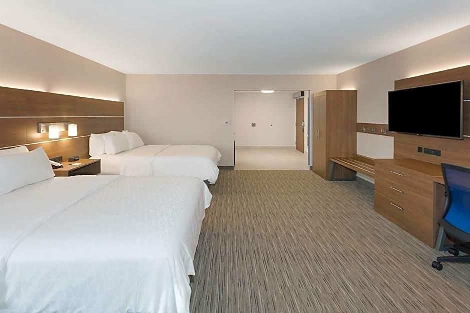 Express & Downtown East By Ihg Hotel 3*
