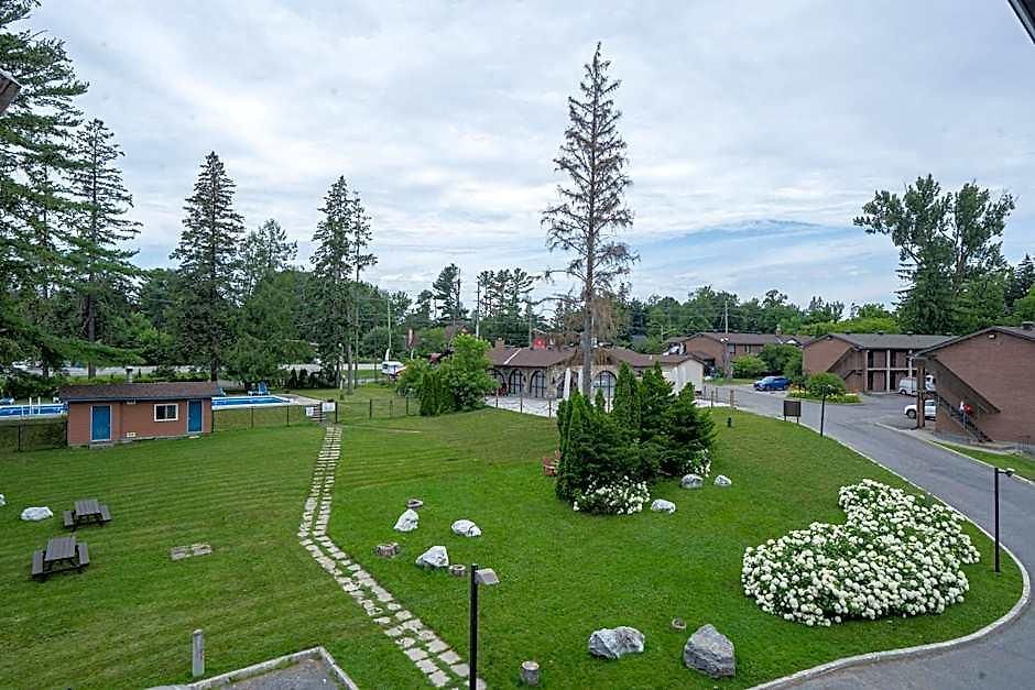 Ramada By Wyndham On The Rideau Hotel