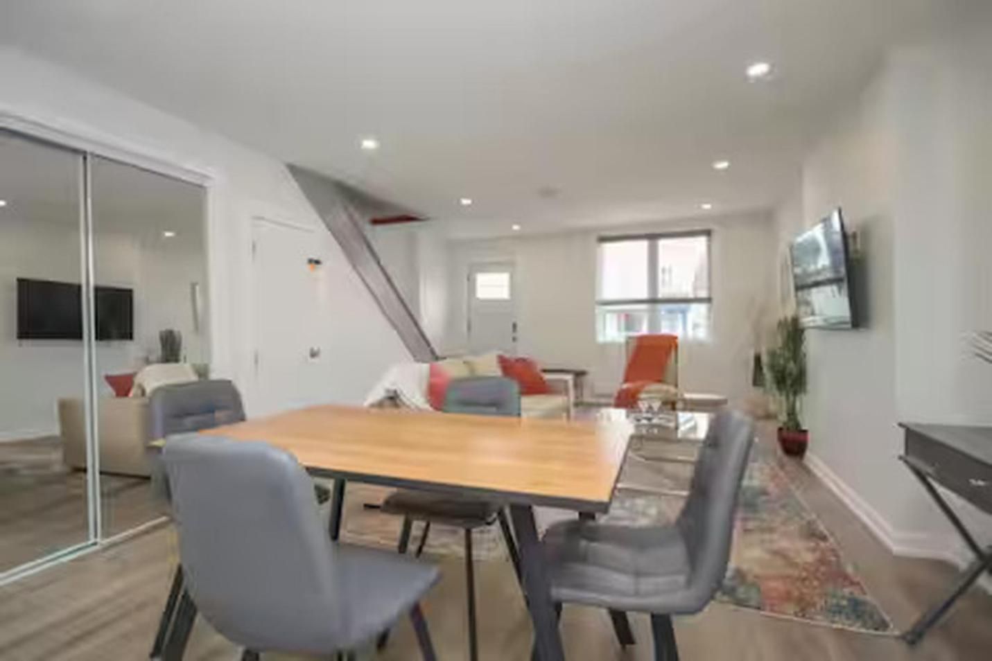 Montfort Apartment *