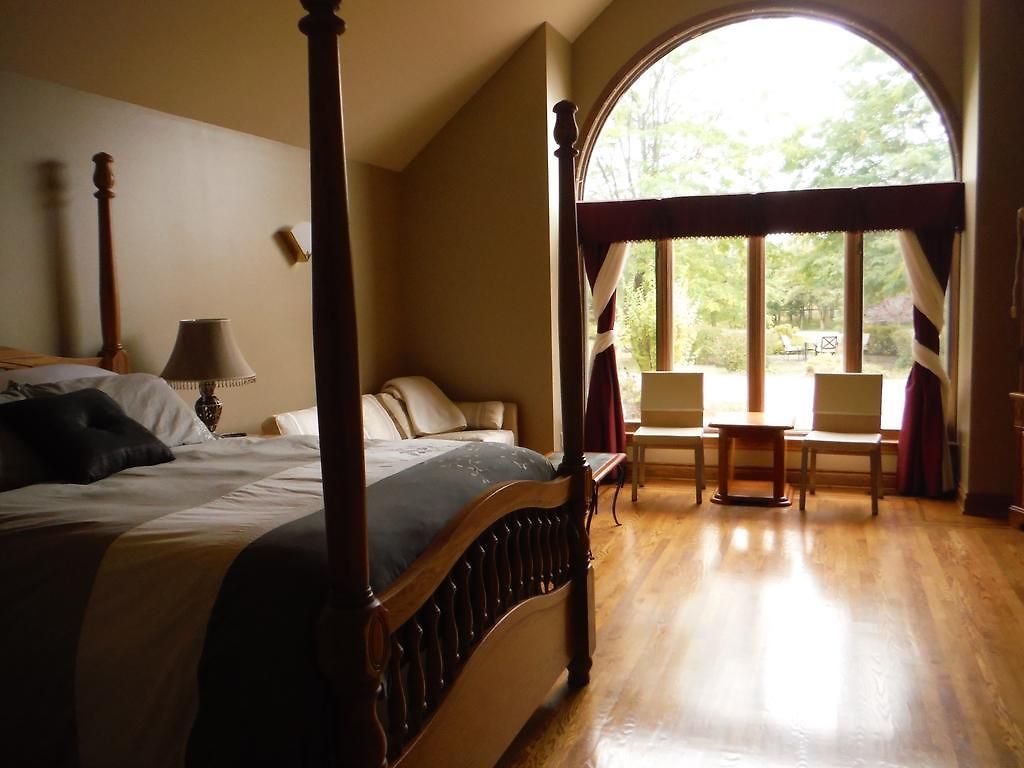 Country View Manor Ottawa