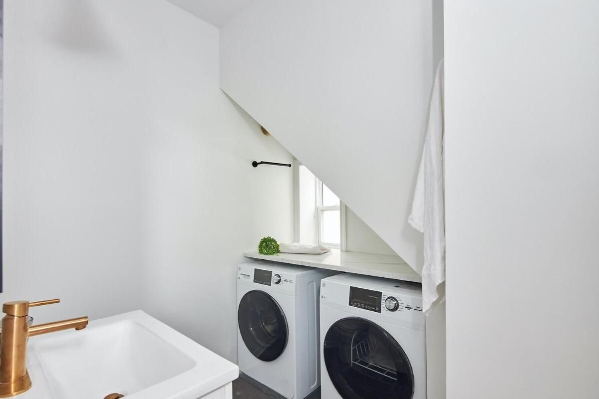 Apartment Parking Included- In The Heart Of Ottawa