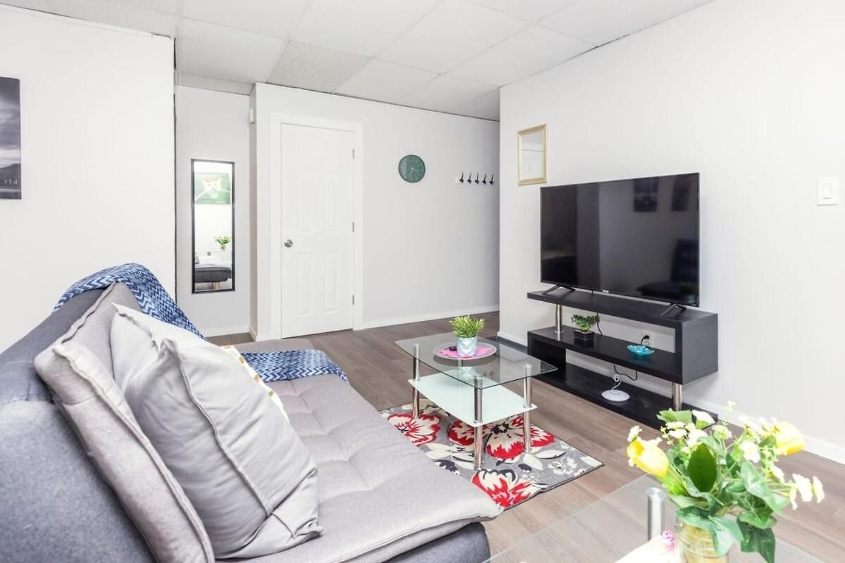 Modern Queen Apartment - Steps From Little Italy Apartment *