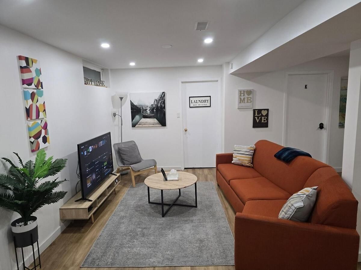 Elegant Basement In Barrhaven, Apartment *