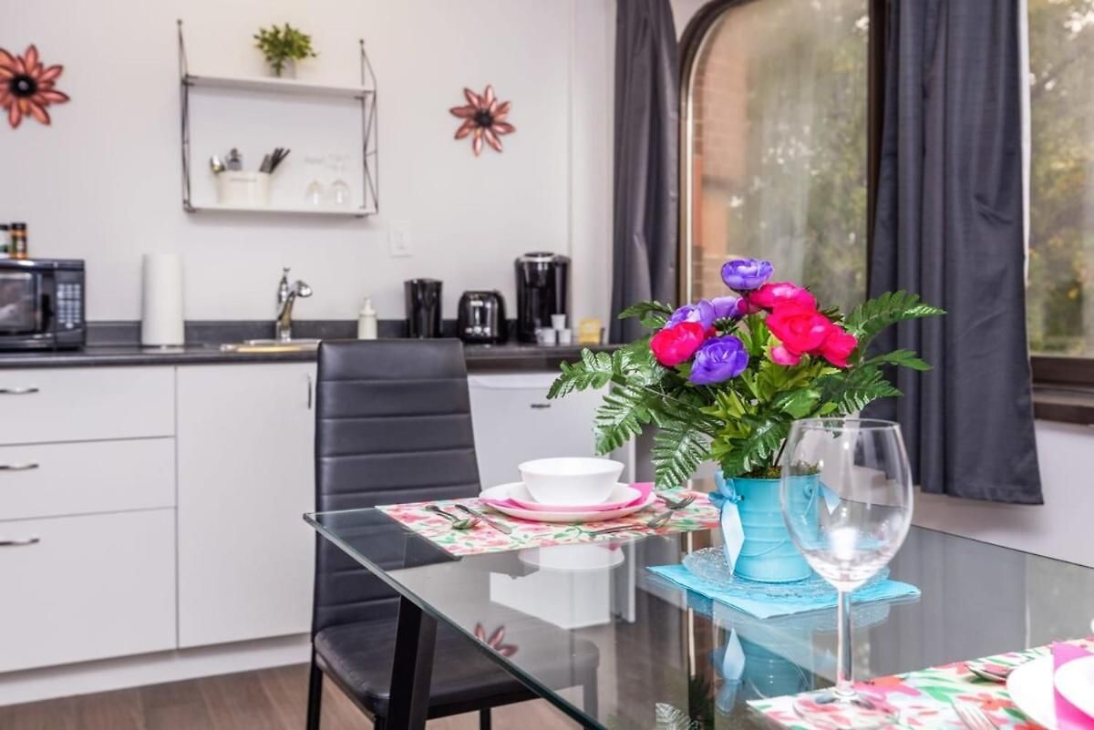 Modern Queen Apartment - Steps From Little Italy *