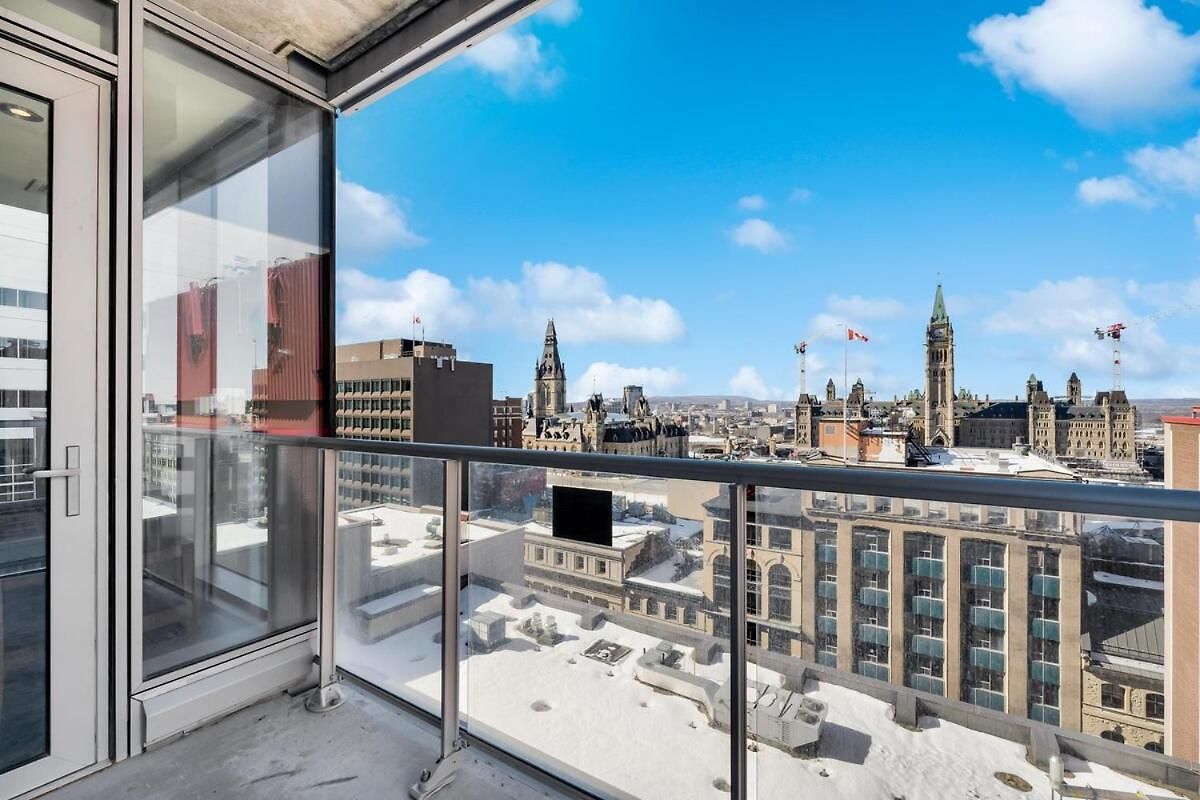 Apartment Executive With Parking Dt Ottawa