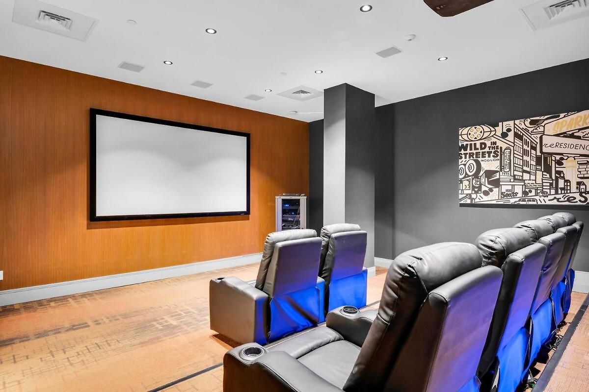 Executive With Parking Dt Apartment