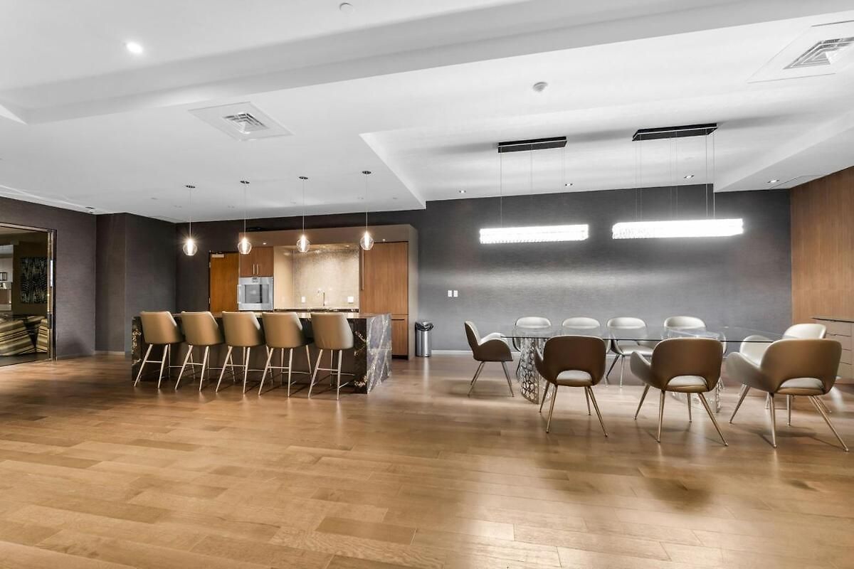 Executive With Parking Dt Ottawa