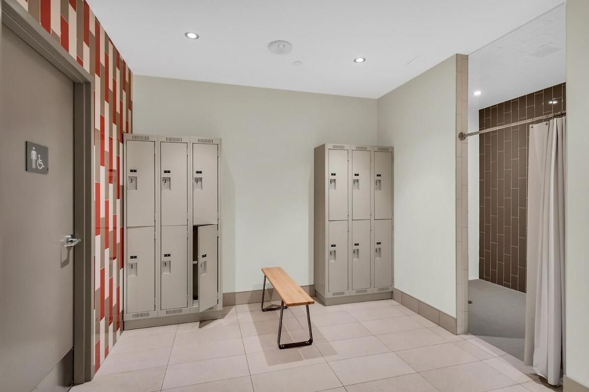 Executive With Parking Dt Apartment *