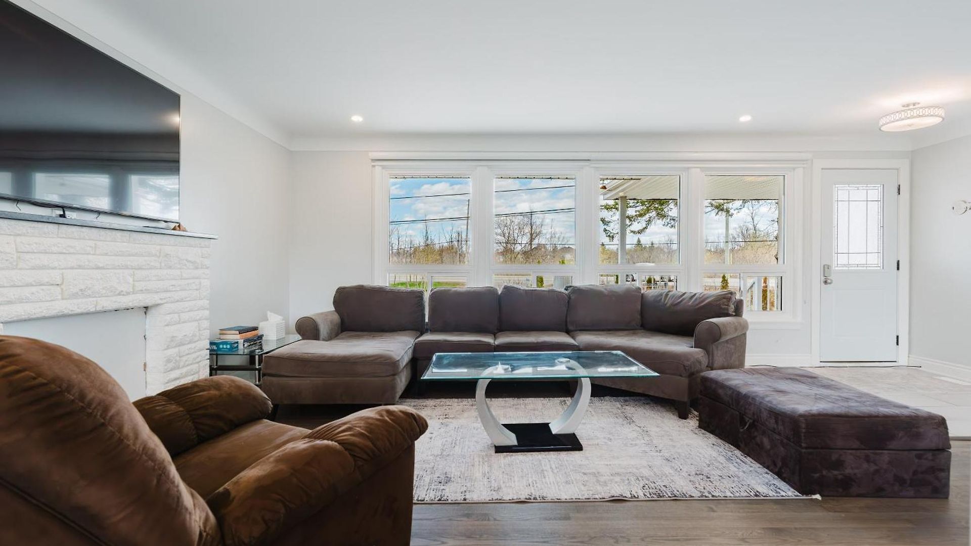 Beautiful Single Family In Apartment
