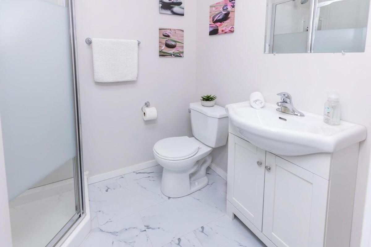 Modern Queen Apartment - Steps From Little Italy Apartment