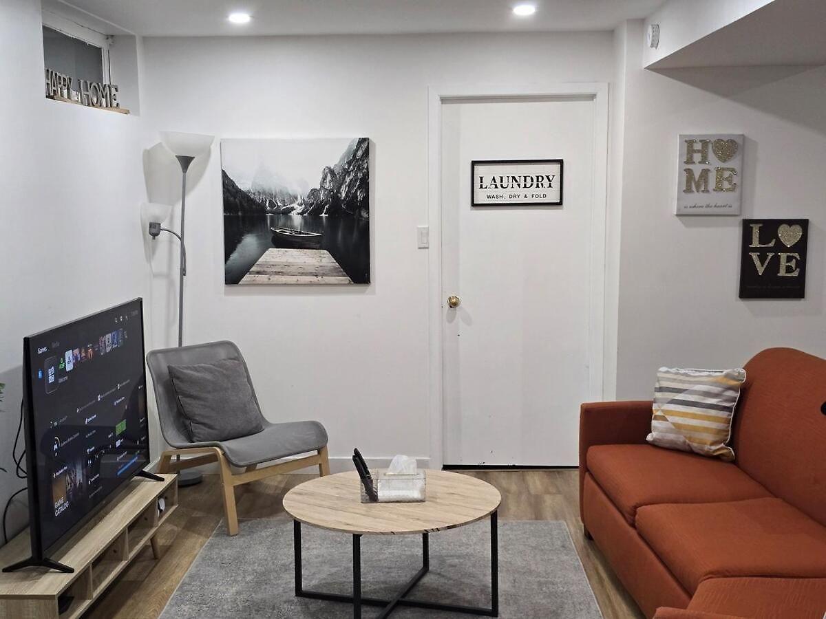 Apartment Elegant Basement In Barrhaven, *