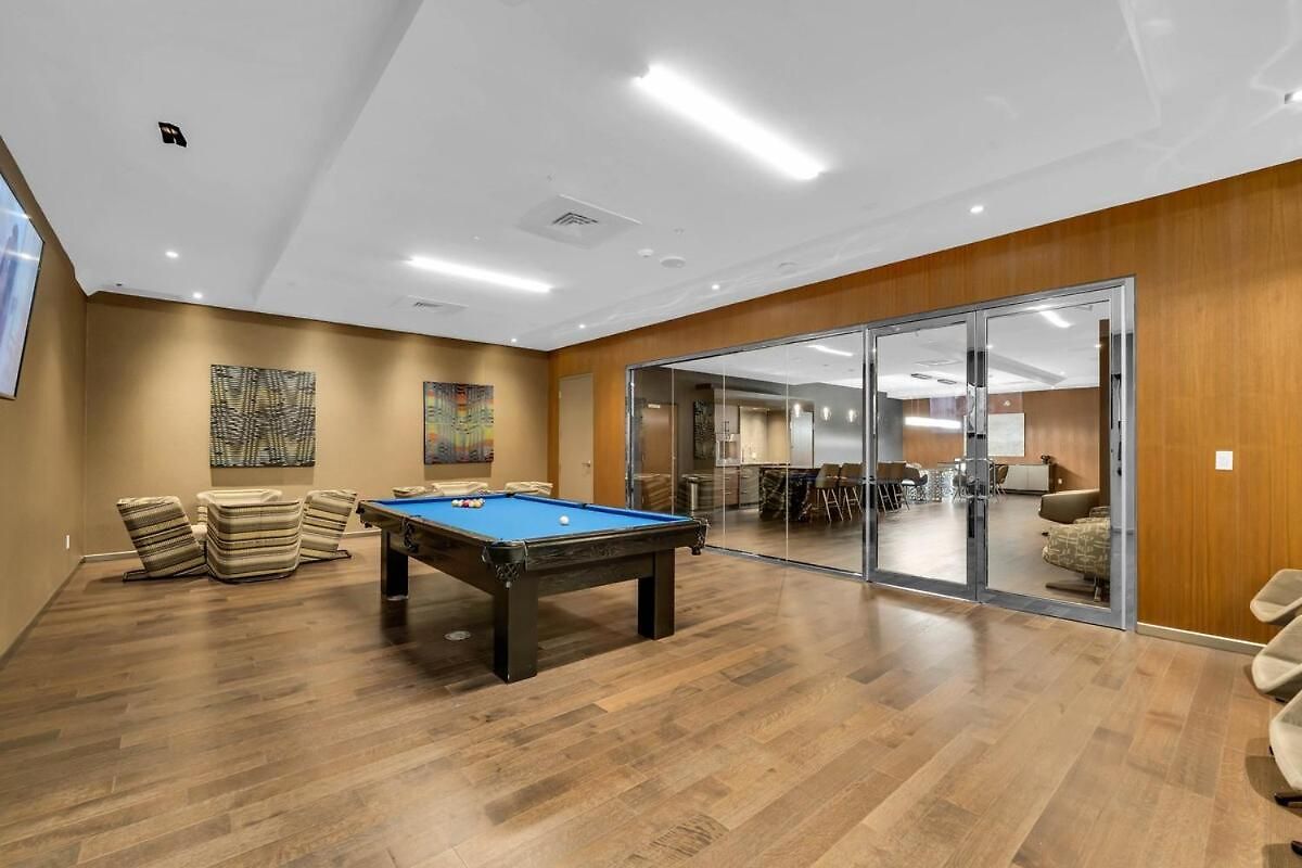 Apartment Executive With Parking Dt Ottawa