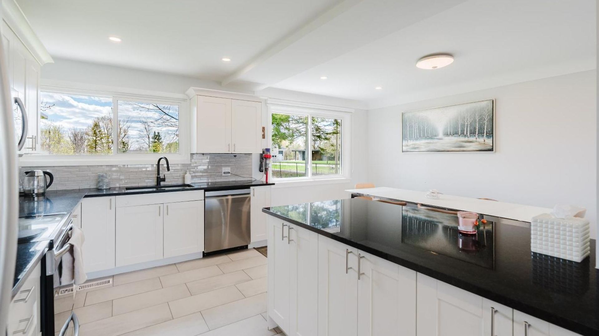 Beautiful Single Family In * Ottawa