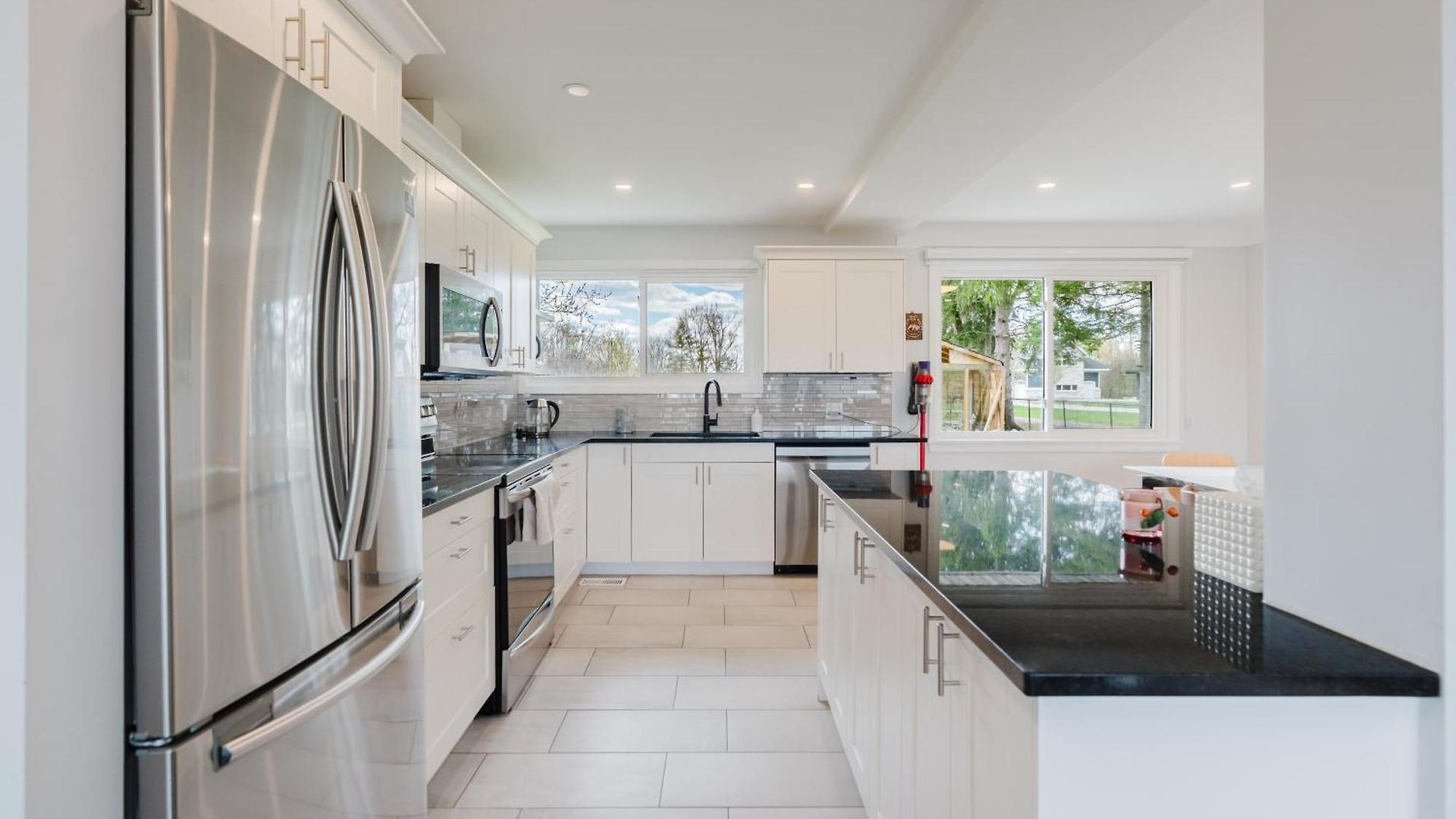 Beautiful Single Family In * Ottawa