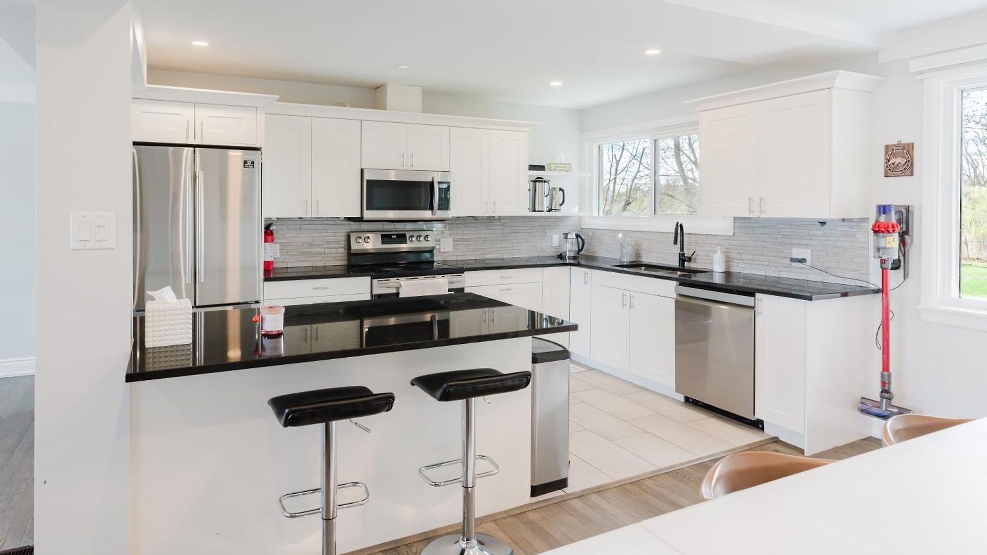 Beautiful Single Family In * Ottawa