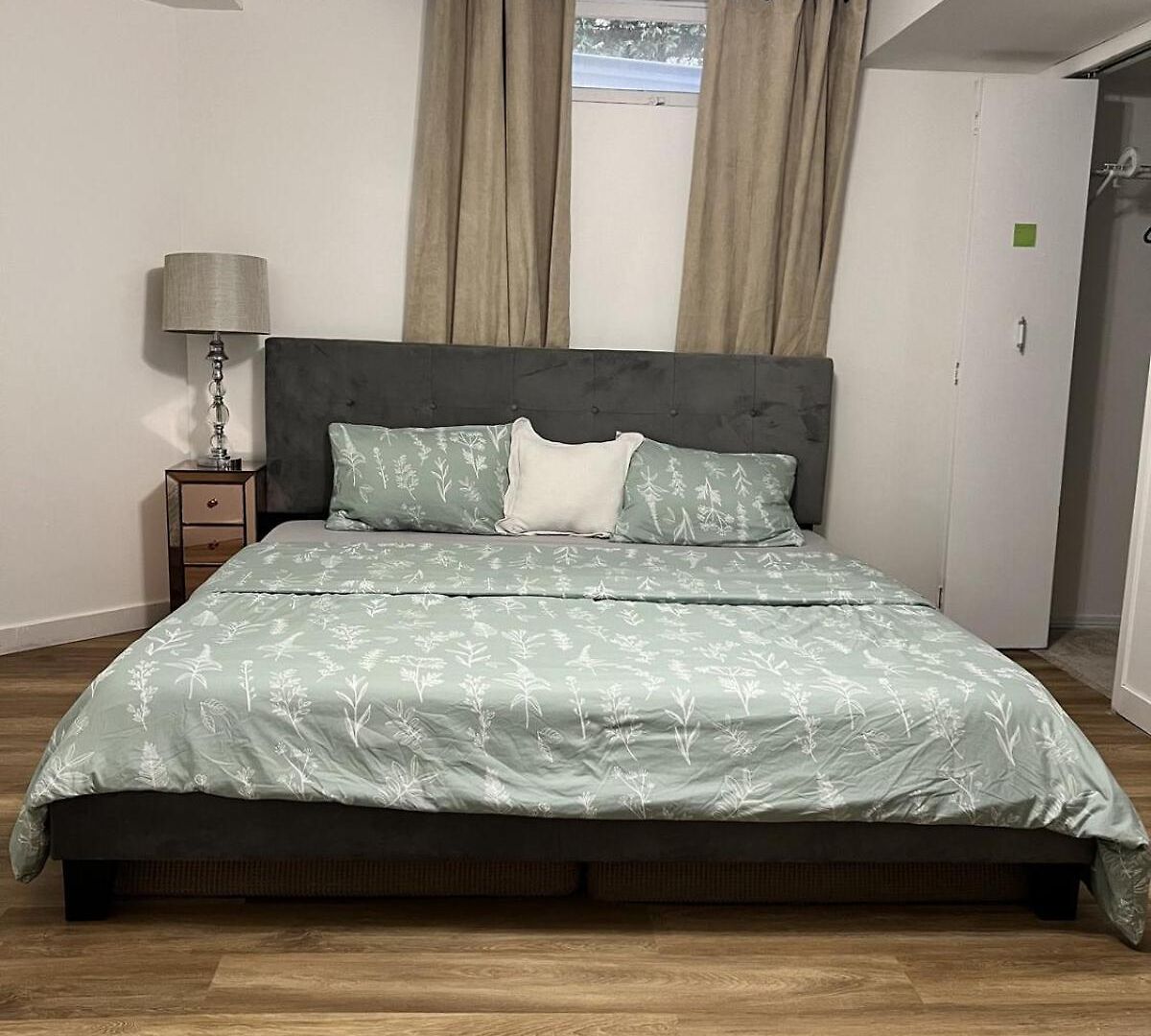 Elegant Basement In Barrhaven, Apartment *