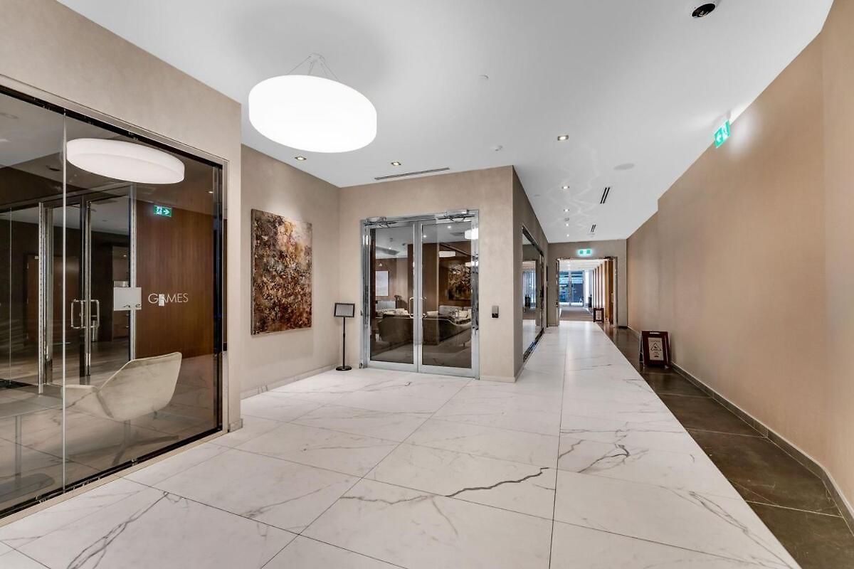 Apartment Executive With Parking Dt