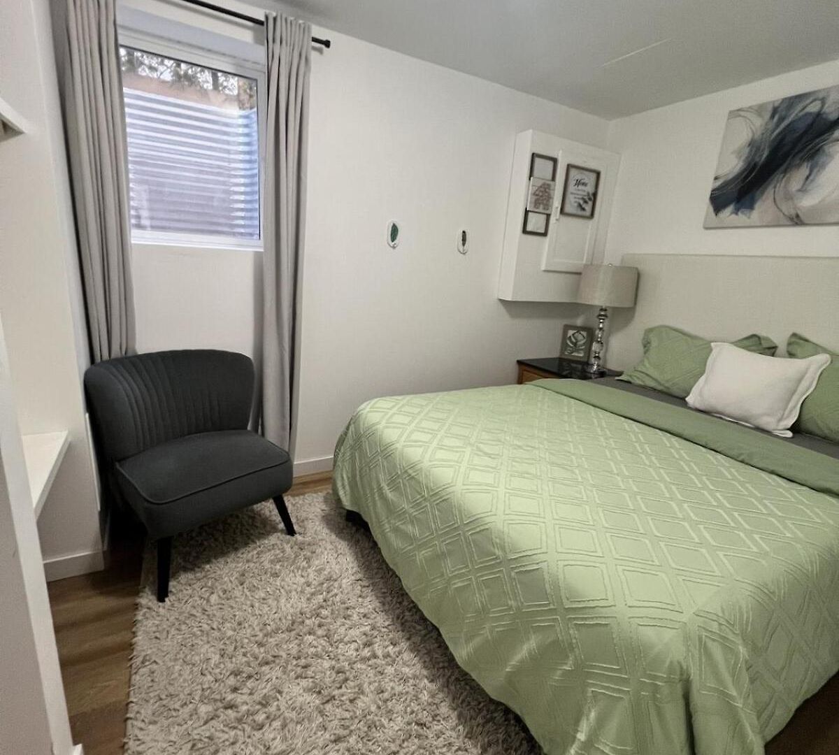 Apartment Elegant Basement In Barrhaven, *