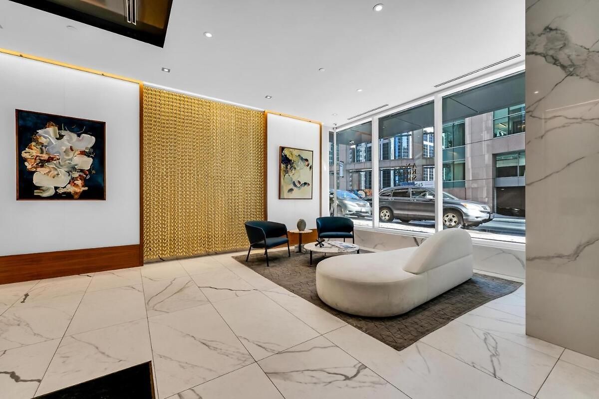 Executive With Parking Dt Apartment *