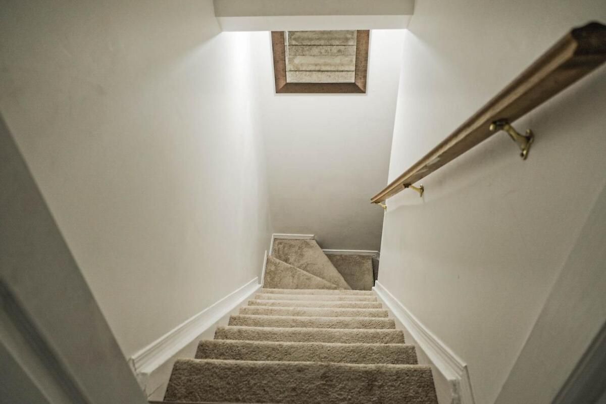 Apartment Elegant Basement In Barrhaven, *