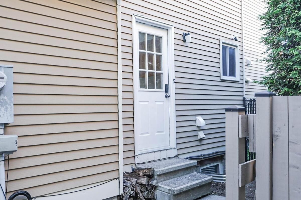 Elegant Basement In Barrhaven, *