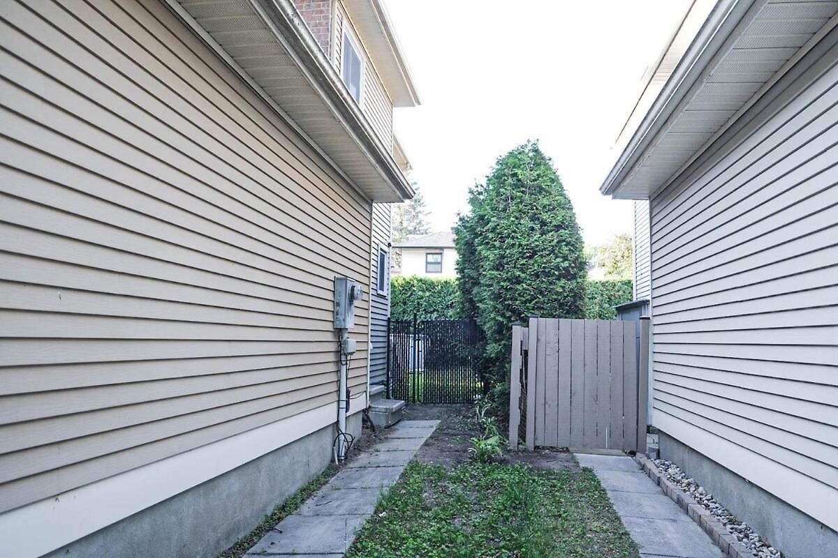 Elegant Basement In Barrhaven,