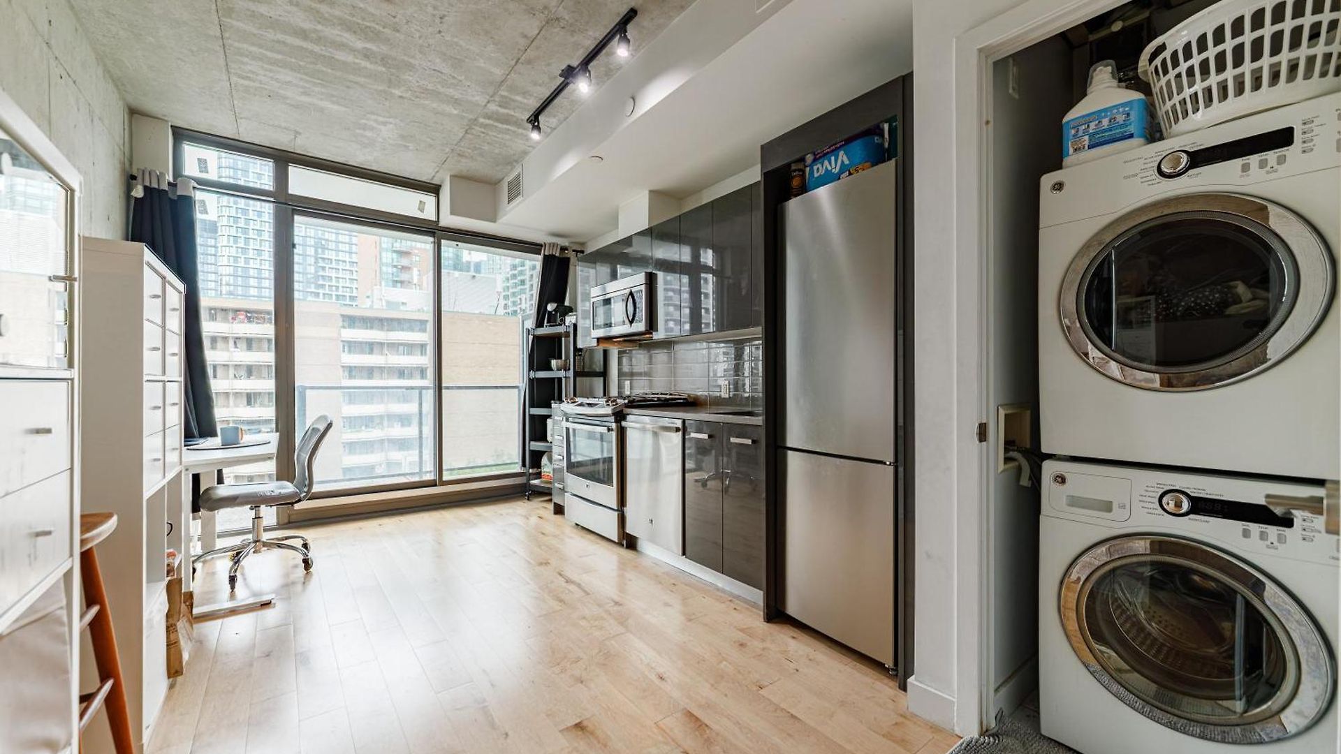 Apartment Furnished Short Term Sept 8 To Sept 30 Vancouver 2 Bedrooms 1 Bath *