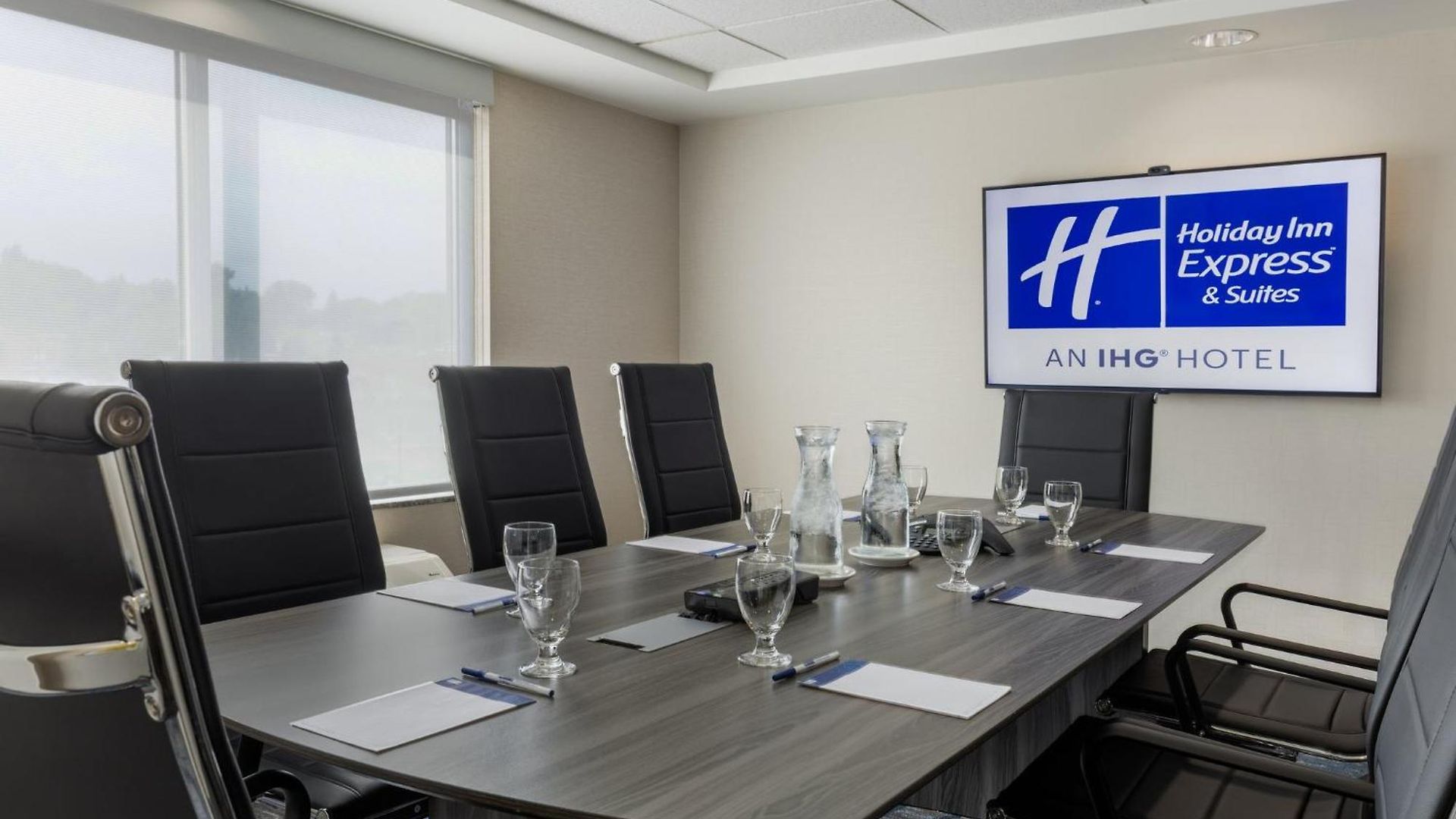 Express & East-orleans By Ihg Hotel 2*