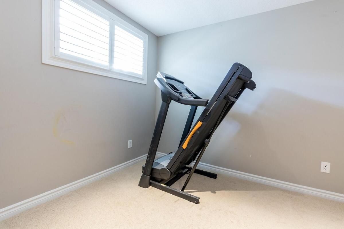 4br Family With Free Parking Ottawa