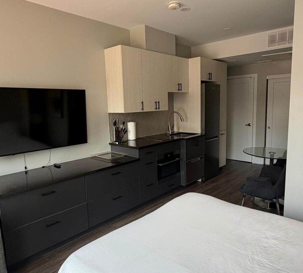 Modern 1br In Beechwood Village * Ottawa