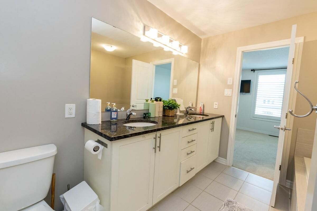 Apartment 4br Family With Free Parking Ottawa