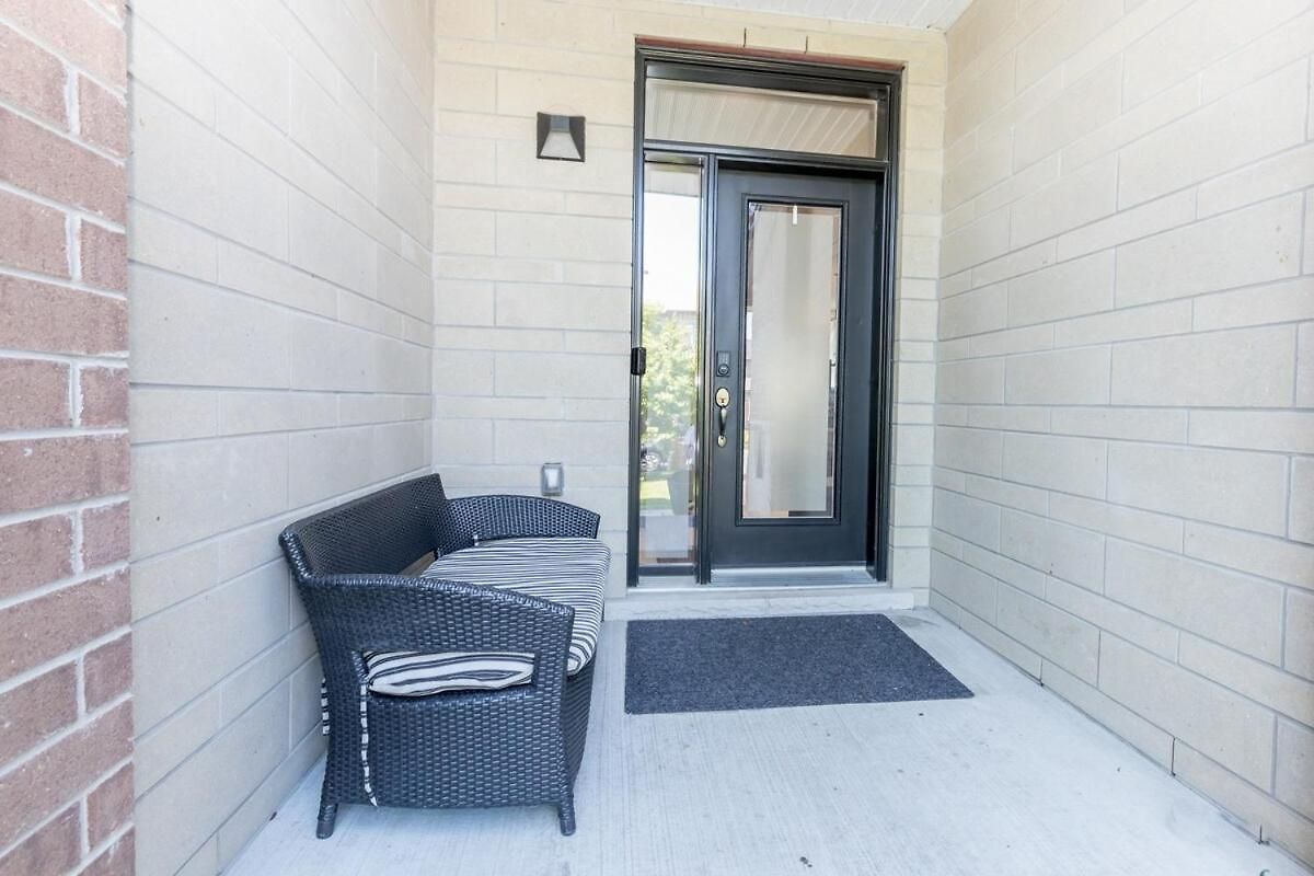 4br Family With Free Parking Ottawa