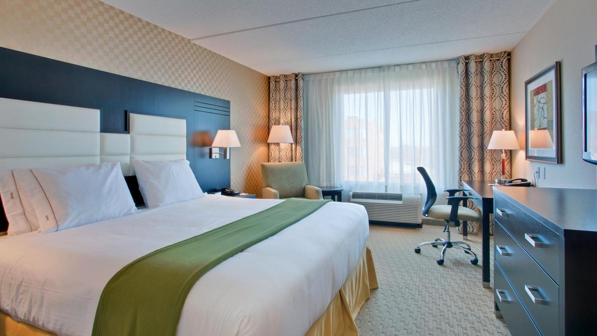 Express & West - Nepean By Ihg Hotel 2*