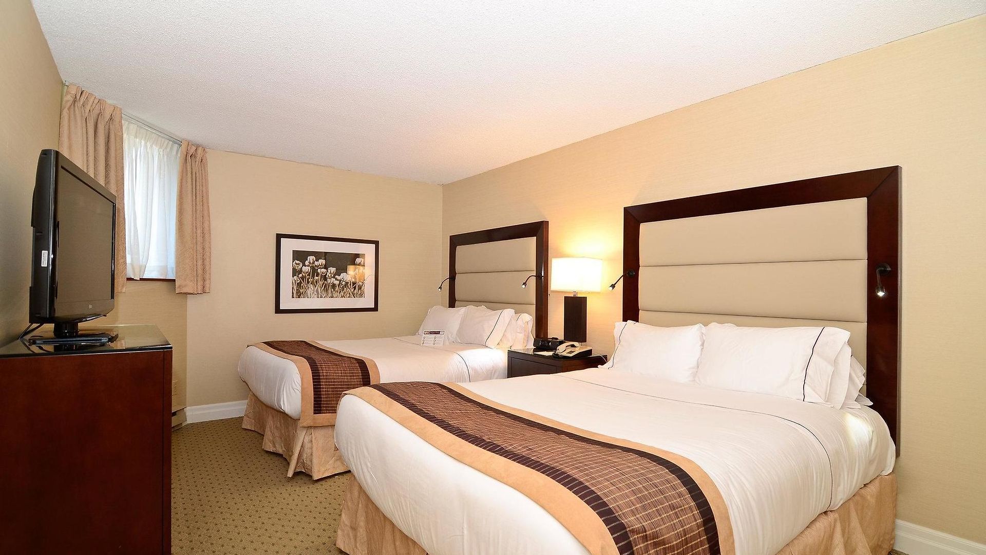 At Bay Hotel Ottawa