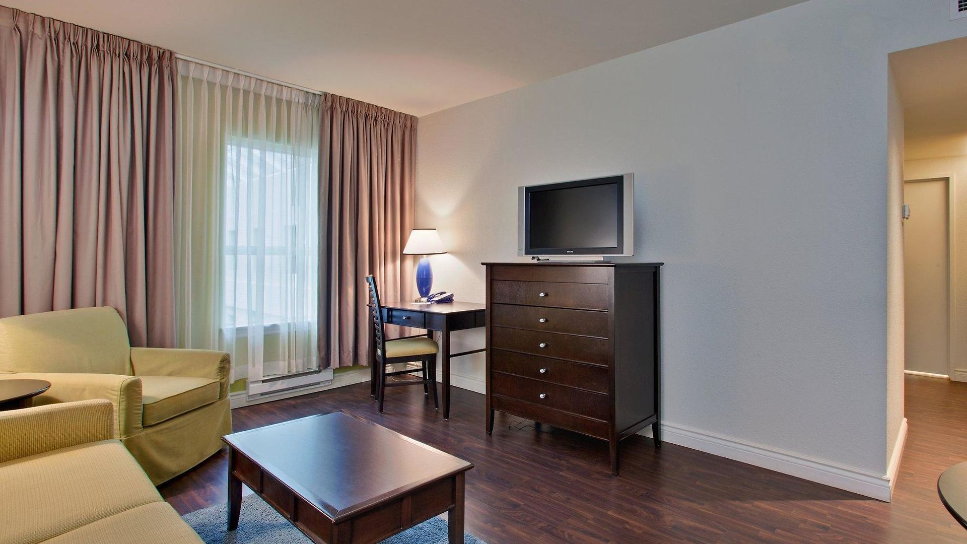 Hotel Metcalfe By Gray Collection