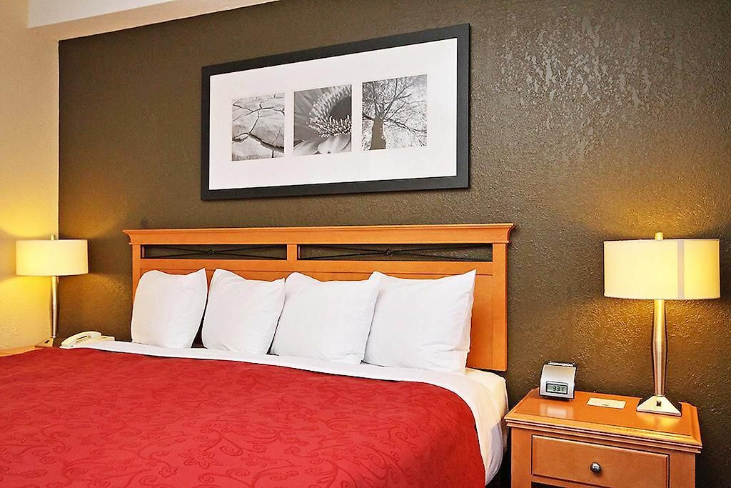 Fairfield & By Marriott Kanata 3*