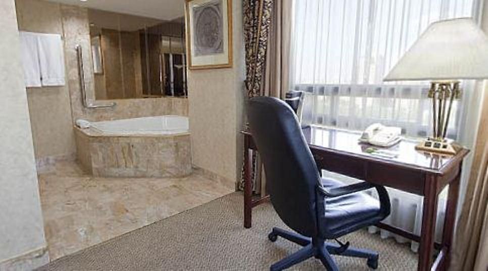 Hotel & Ottawa-downtown 3*