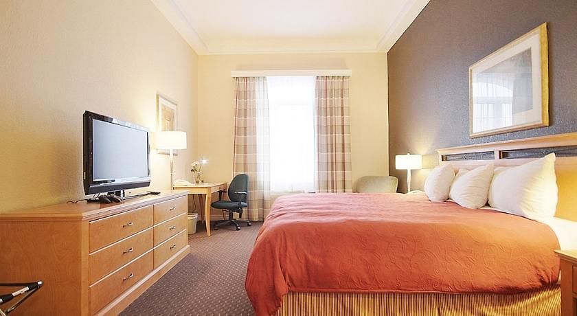 Hotel Fairfield & By Marriott Kanata 3*