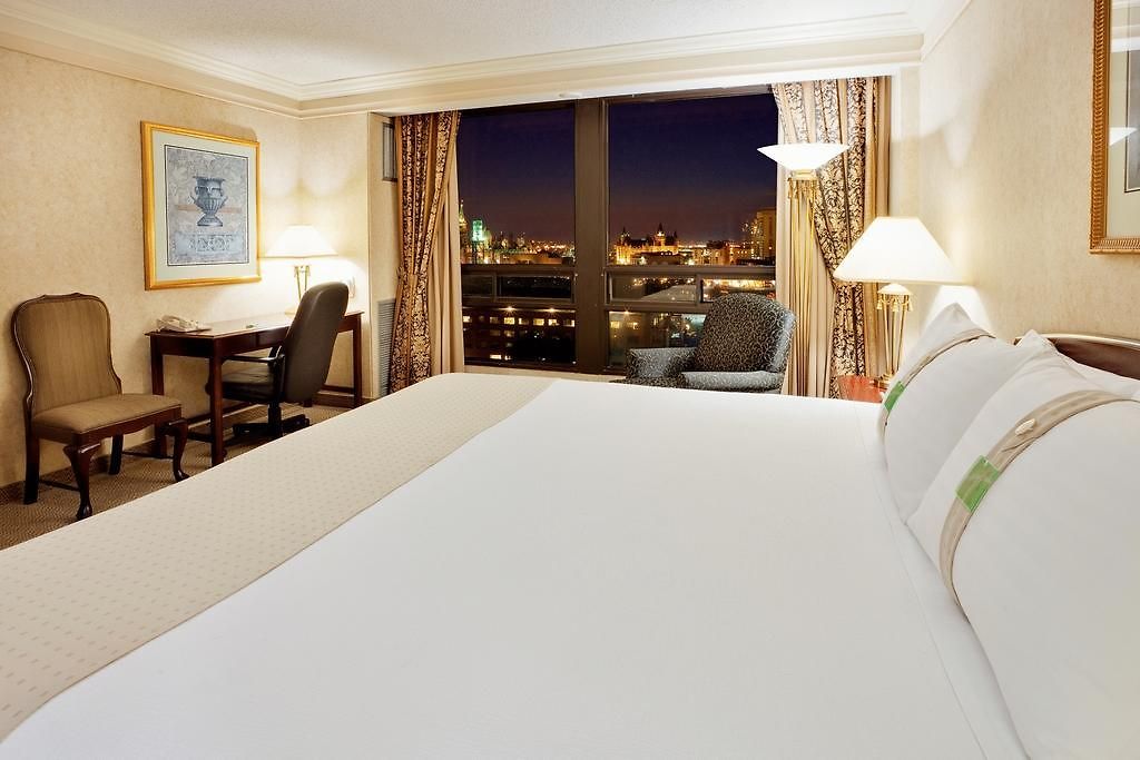 Hotel & Ottawa-downtown