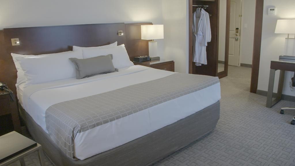 Lord Elgin Hotel