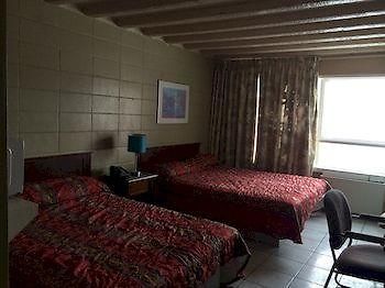 Richmond Plaza Motel *