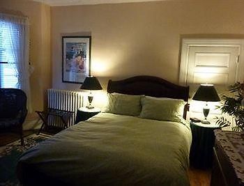 King Edward 4* Ottawa