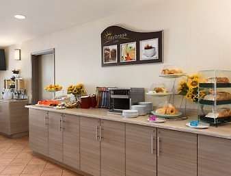 Days By Wyndham Airport Hotel 3*