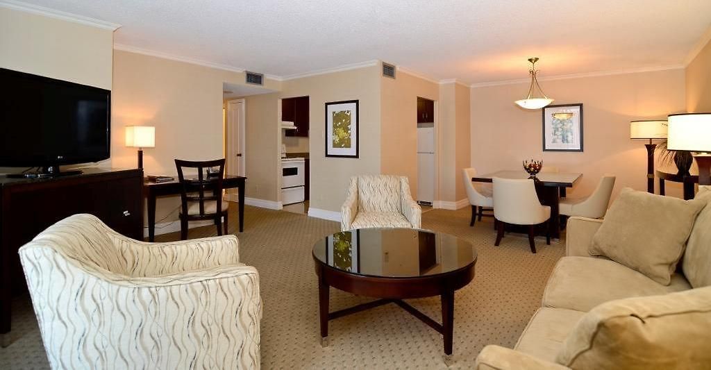 Hotel At Bay Ottawa