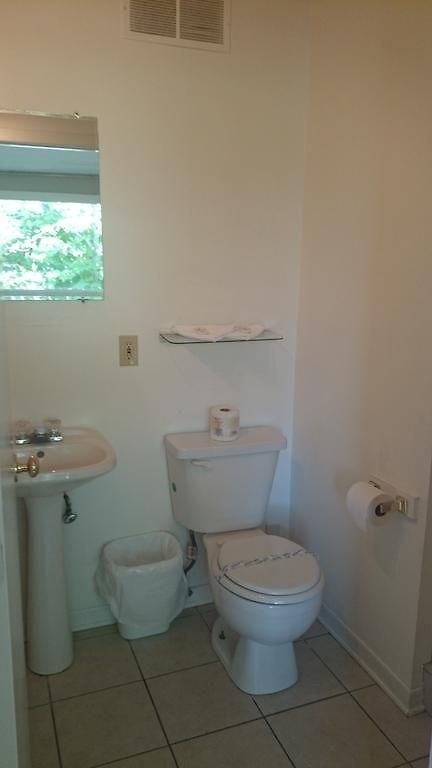 Richmond Plaza Motel *